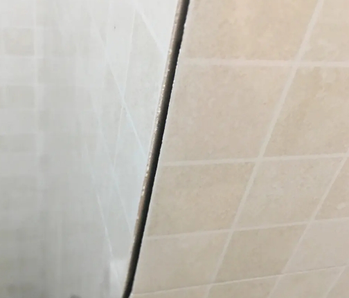 旅顺口瓷砖空鼓维修公司分享阳台瓷砖脱落的修复过程可以分为以下几个步骤